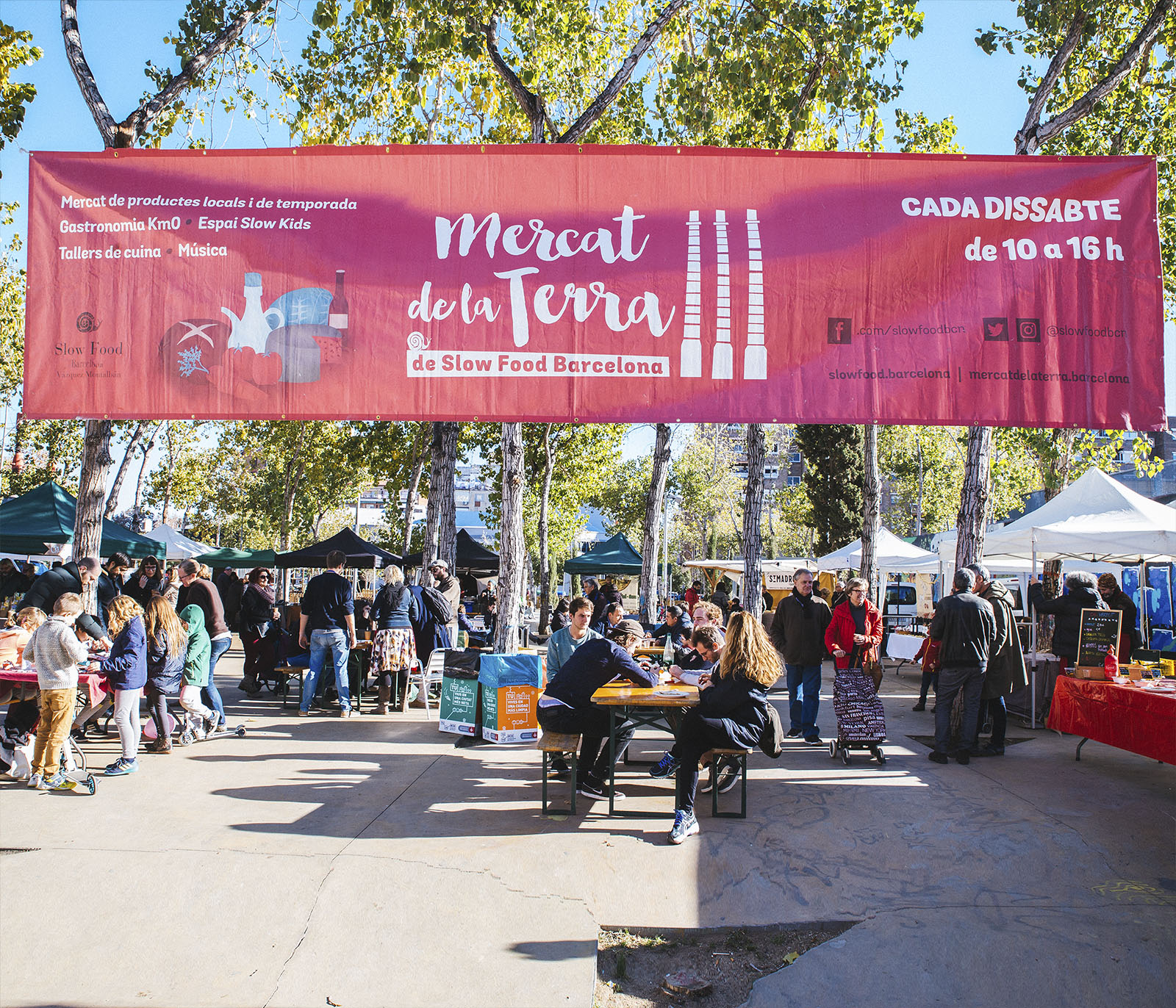Un miler de ciutadans i 60 entitats i productors demanen una regulació pròpia per als mercats de pagès a Barcelona